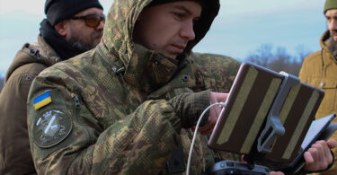 Ukrán katona drón