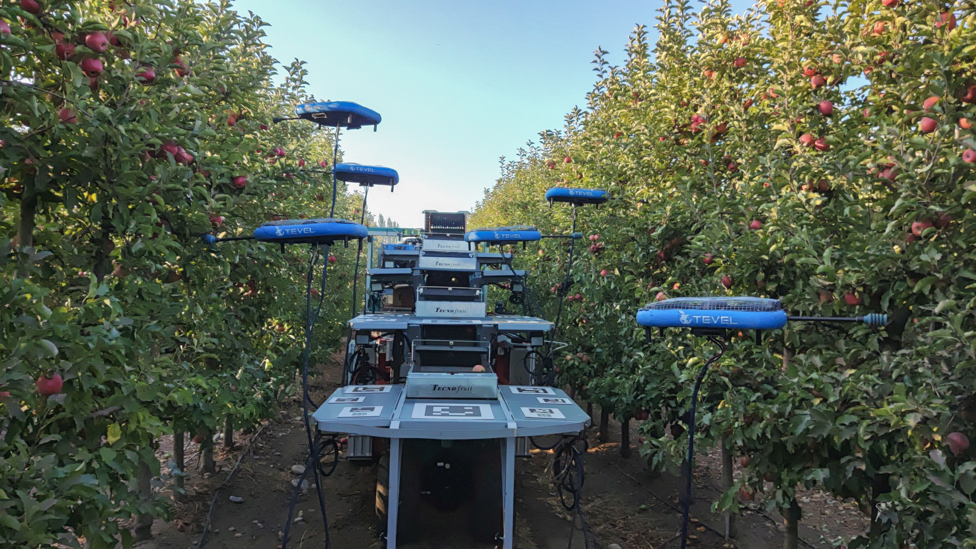 Tevels Flying Autonomous Robots Harvesting Apples 1